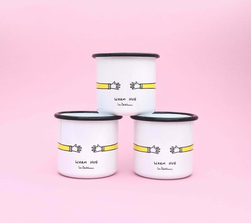 © Lea Deutschmann Warm Hug Mug Black