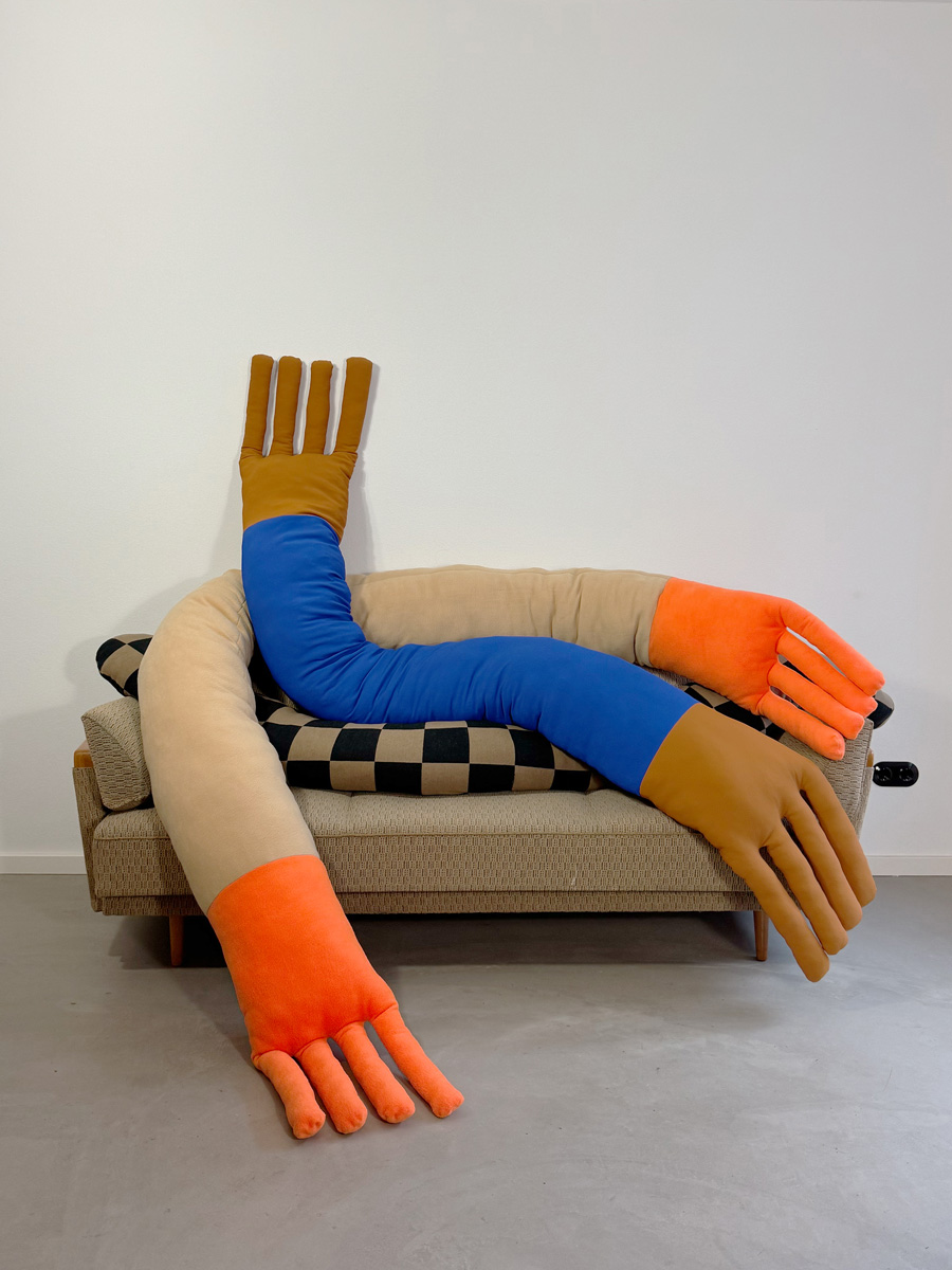 Lea Deutschmann Verbudnen Sofa 2